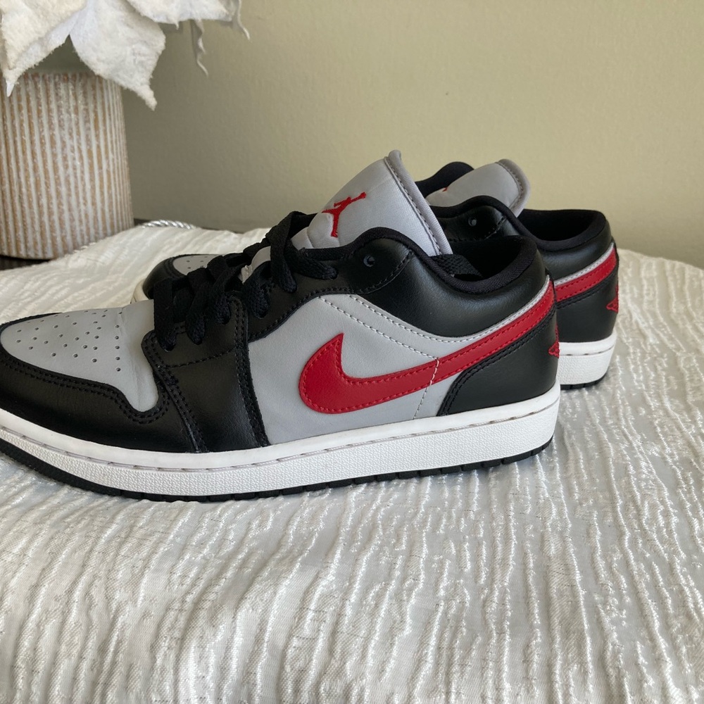 Nike Air Jordan 1 Low Black/Grey/Red Men’s Size 8 (Women’s 9.5) - Picture 4 of 7